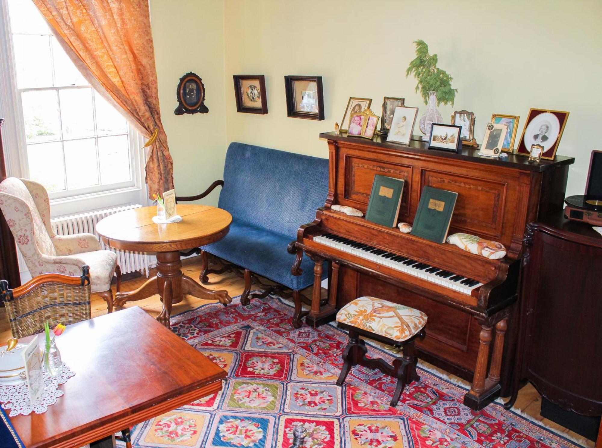 The Borland House Inn Montgomery ภายนอก รูปภาพ