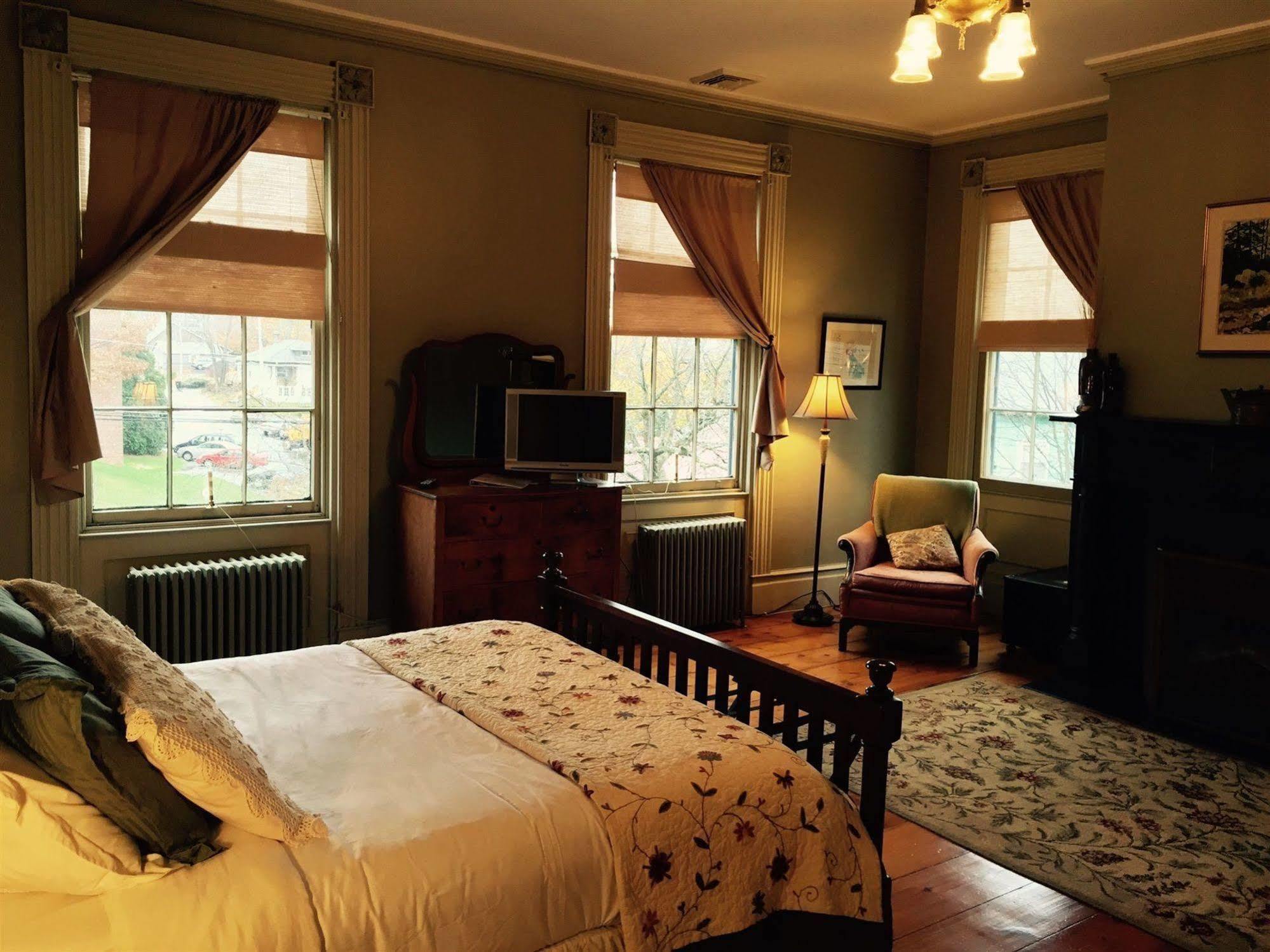 The Borland House Inn Montgomery ภายนอก รูปภาพ